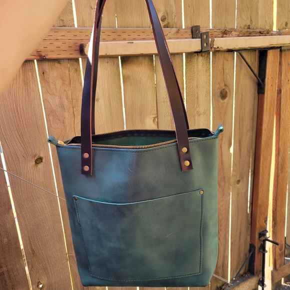 Premium Portland Leather Surf Zipper Tote - Picture 1 of 9